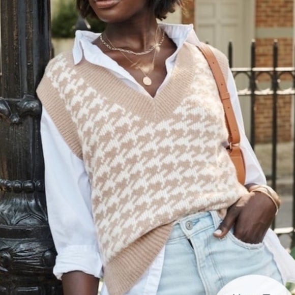 Abercrombie & Fitch NWOT Cropped Fuzzy Soft Sweater Vest Houndstooth Tan Size M - Picture 2 of 10